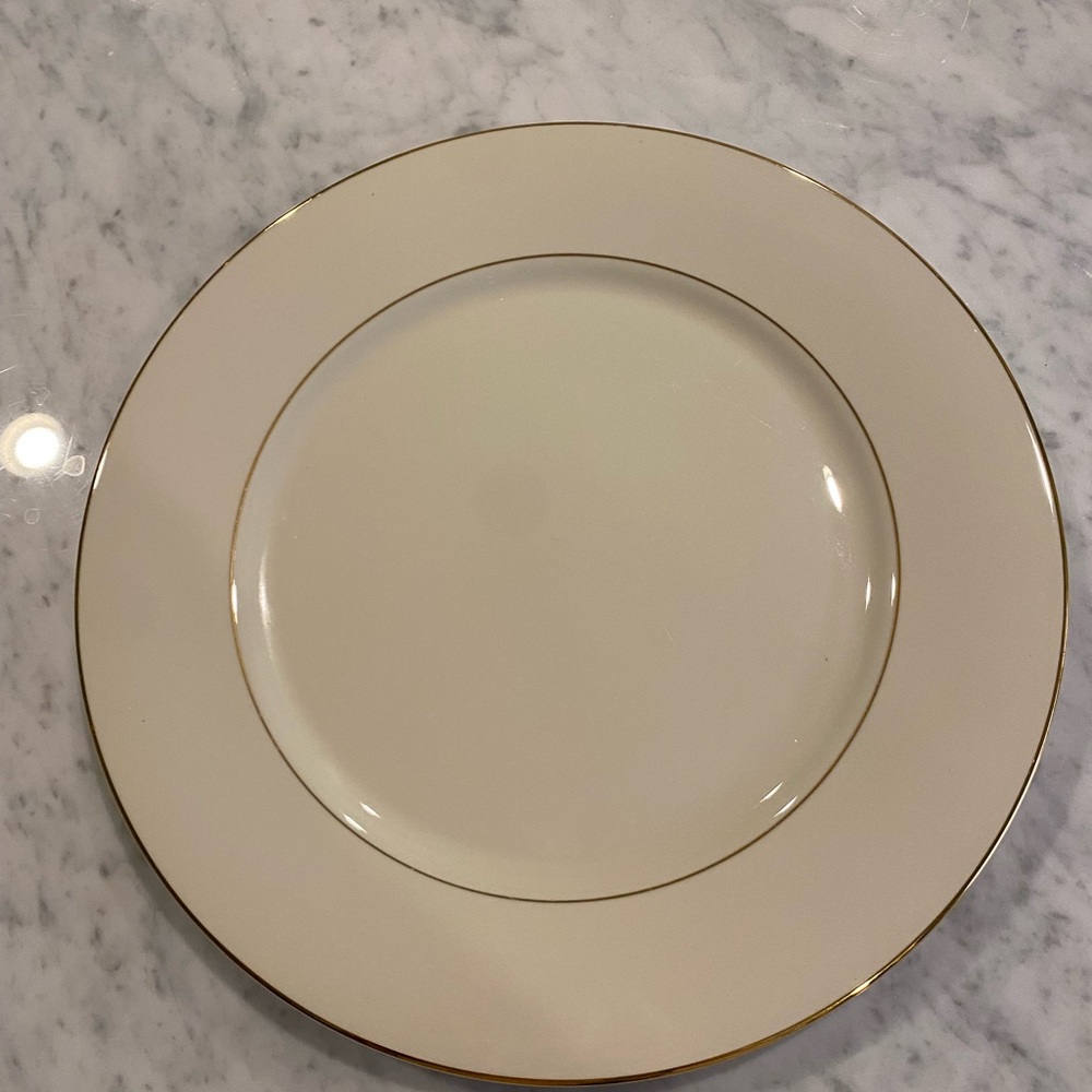 Lenox  Hayworth pattern Cream Dinner Plate with Gold Accent